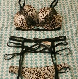 VS Very Sexy Pushup Bra/panty/garter belt!